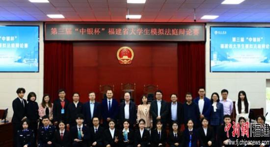 辩论赛嘉宾选手合影，闽江新澳门六合彩预测
供图